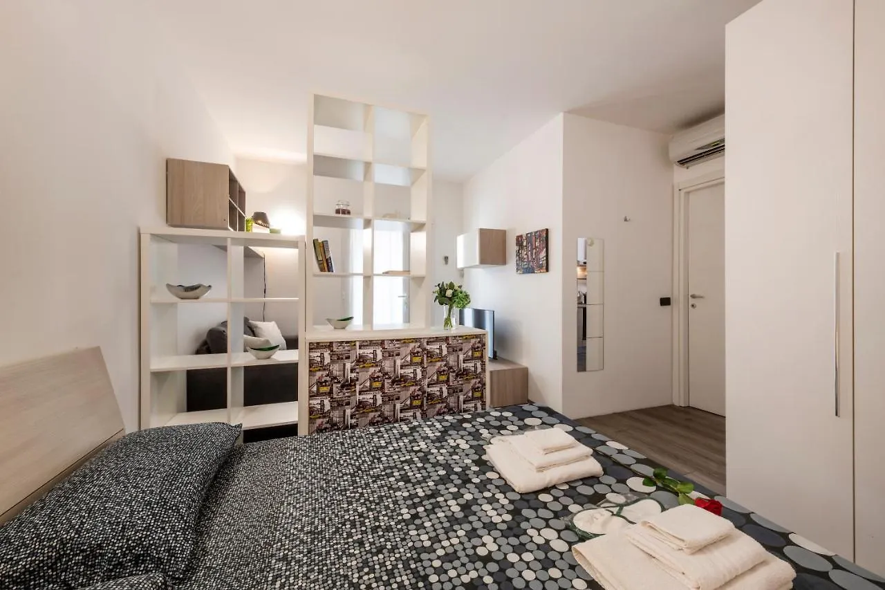Bnbutler - Archimede 53 - Bright Studio Milan Apartment