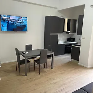 Ampio Bilocale Zona Navigli Appartamento