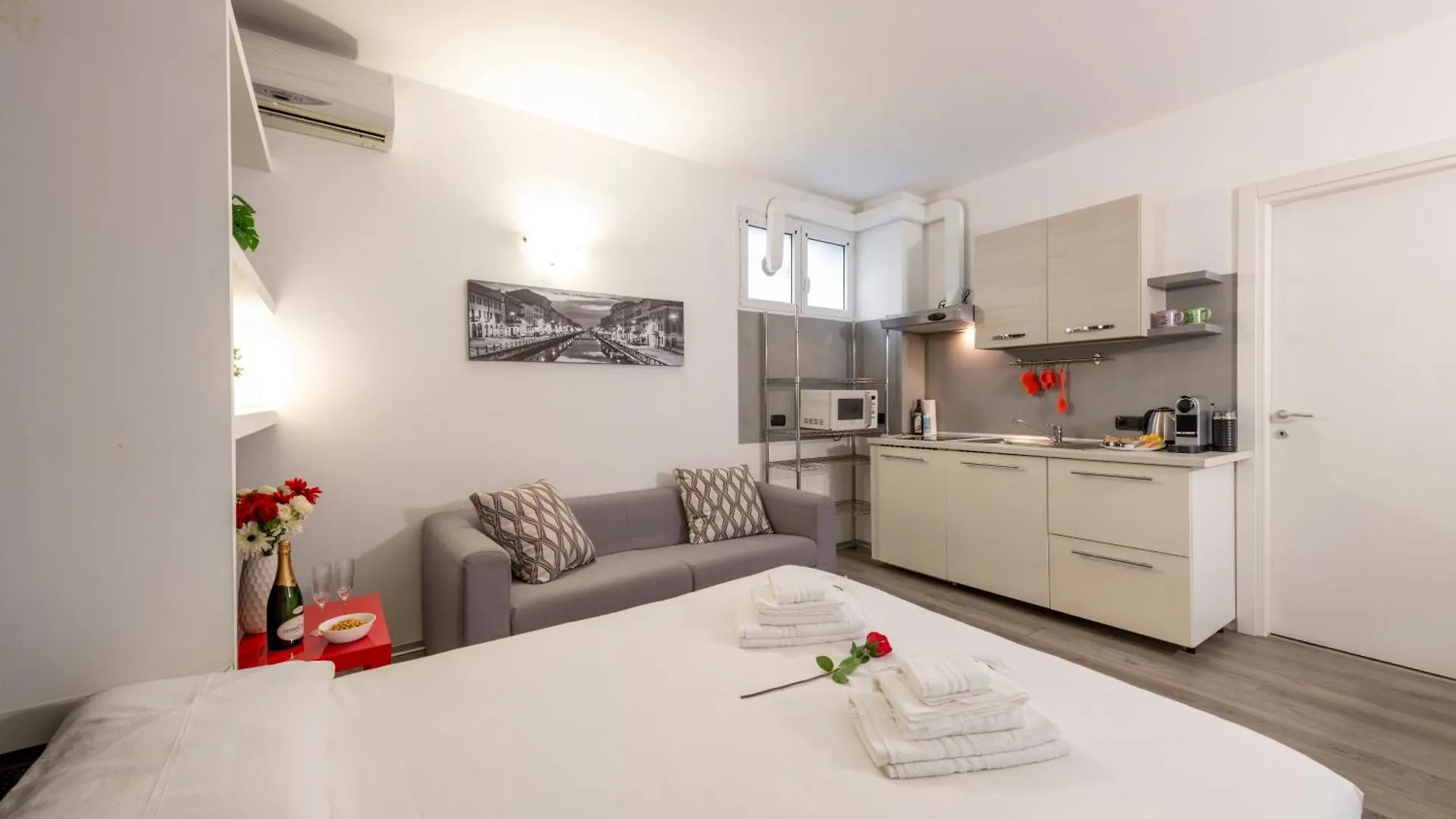Bnbutler - Archimede 53 - Bright Studio Milan Apartment